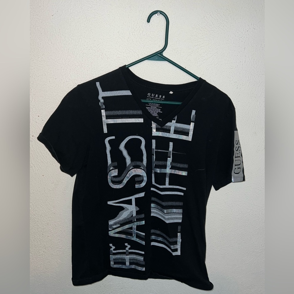 Guess men’s v neck